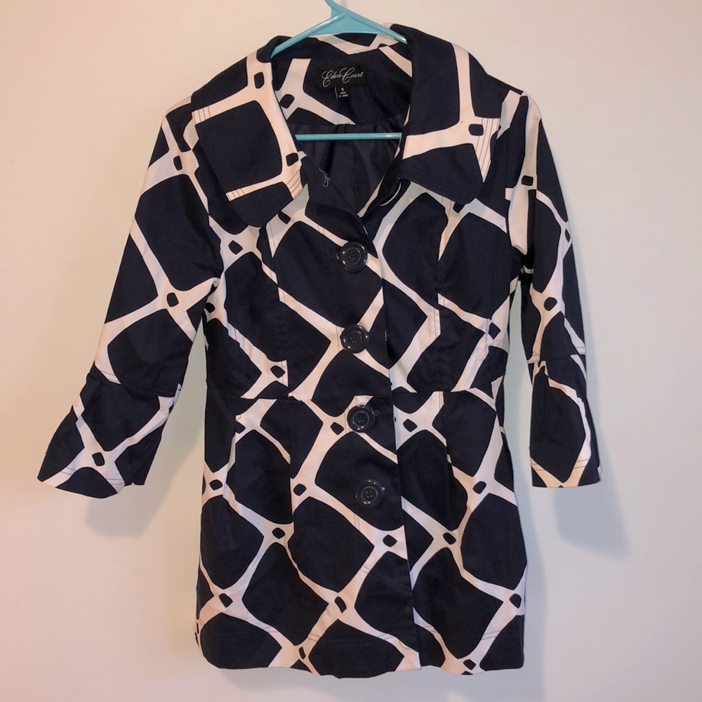 Light patterned coat